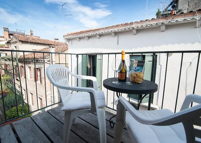 Santa Maria Formosa 아파트 *